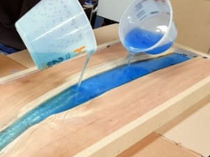 How do you make a dam for epoxy?