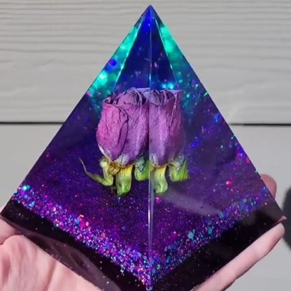 How to Cast a Dried Flower in an epoxy resin Pyramid